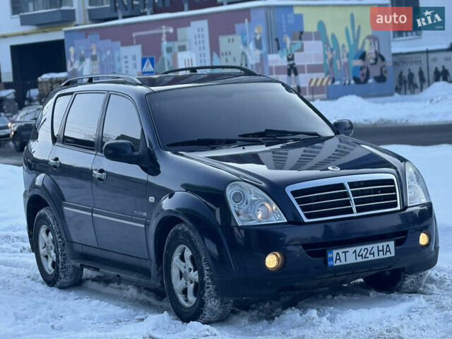 Сірий Cанг Йонг Rexton, об'ємом двигуна 2.7 л та пробігом 230 тис. км за 6499 $, фото 1 на Automoto.ua