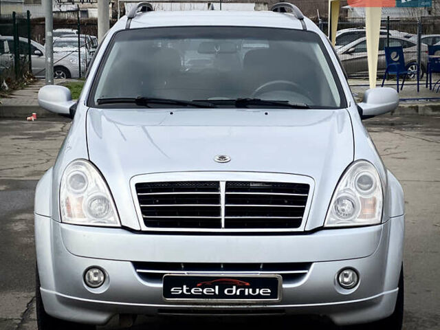 Сірий Cанг Йонг Rexton, об'ємом двигуна 2.7 л та пробігом 183 тис. км за 6999 $, фото 1 на Automoto.ua