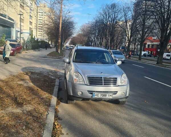 Серый Cанг Йонг Рекстон, объемом двигателя 2.7 л и пробегом 318 тыс. км за 7500 $, фото 1 на Automoto.ua