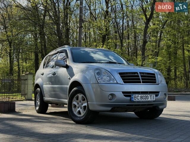 Сірий Cанг Йонг Rexton, об'ємом двигуна 2.7 л та пробігом 211 тис. км за 6500 $, фото 1 на Automoto.ua