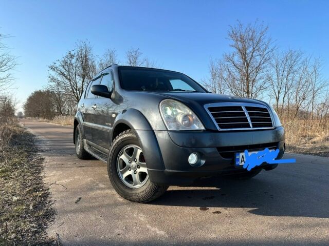 Сірий Cанг Йонг Rexton, об'ємом двигуна 2.7 л та пробігом 233 тис. км за 10000 $, фото 1 на Automoto.ua