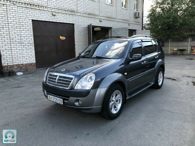 Сірий Cанг Йонг Rexton, об'ємом двигуна 2.7 л та пробігом 173 тис. км за 9700 $, фото 1 на Automoto.ua