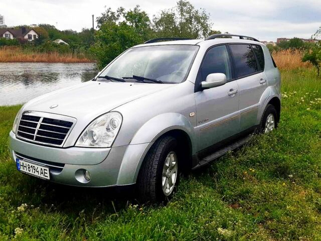 Сірий Cанг Йонг Rexton, об'ємом двигуна 2.7 л та пробігом 118 тис. км за 8500 $, фото 1 на Automoto.ua
