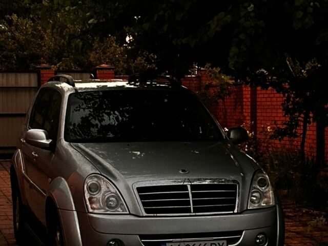 Сірий Cанг Йонг Rexton, об'ємом двигуна 2.7 л та пробігом 240 тис. км за 7500 $, фото 1 на Automoto.ua