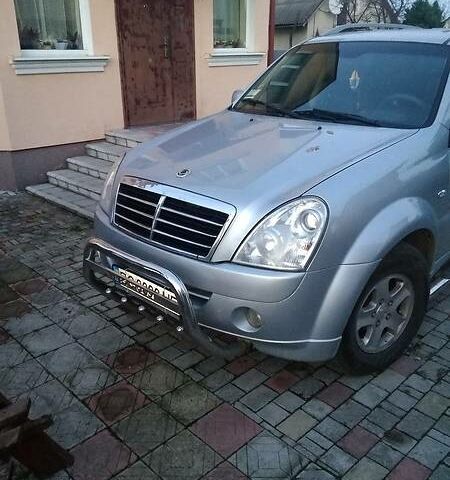 Сірий Cанг Йонг Rexton, об'ємом двигуна 2.7 л та пробігом 210 тис. км за 8750 $, фото 1 на Automoto.ua