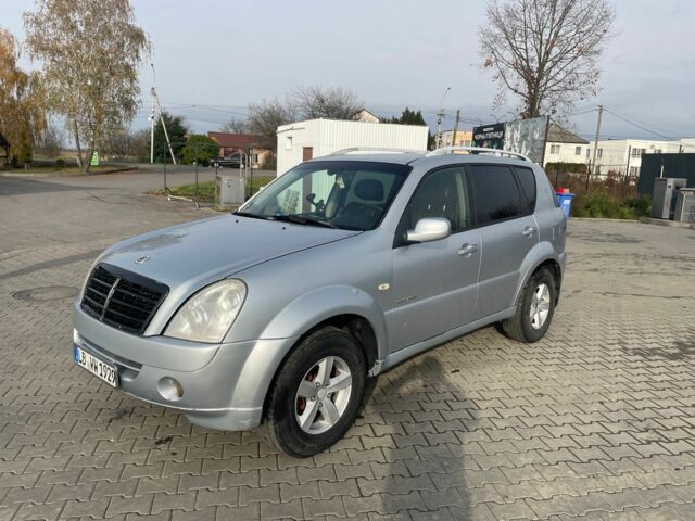 Сірий Cанг Йонг Rexton, об'ємом двигуна 2.7 л та пробігом 301 тис. км за 3200 $, фото 1 на Automoto.ua