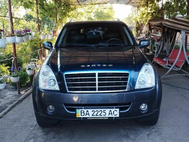 Сірий Cанг Йонг Rexton, об'ємом двигуна 2.7 л та пробігом 140 тис. км за 10000 $, фото 1 на Automoto.ua