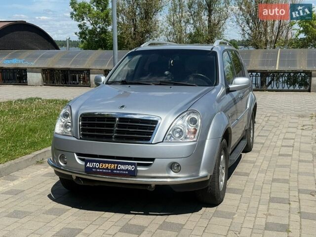 Сірий Cанг Йонг Rexton, об'ємом двигуна 2.7 л та пробігом 166 тис. км за 8100 $, фото 1 на Automoto.ua