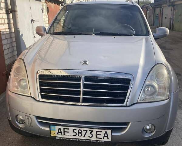 Сірий Cанг Йонг Rexton, об'ємом двигуна 2.7 л та пробігом 427 тис. км за 12000 $, фото 1 на Automoto.ua