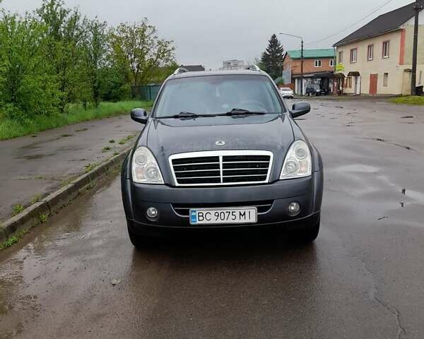 Сірий Cанг Йонг Rexton, об'ємом двигуна 2.7 л та пробігом 200 тис. км за 9800 $, фото 1 на Automoto.ua
