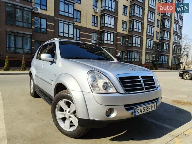 Сірий Cанг Йонг Rexton, об'ємом двигуна 2.7 л та пробігом 225 тис. км за 8800 $, фото 1 на Automoto.ua