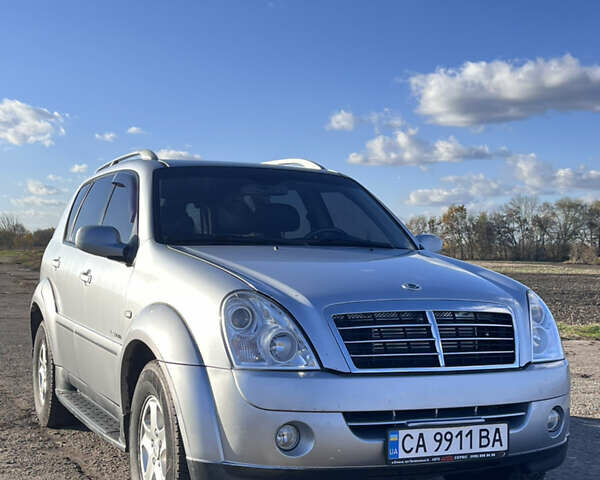Сірий Cанг Йонг Rexton, об'ємом двигуна 2.7 л та пробігом 202 тис. км за 9900 $, фото 1 на Automoto.ua