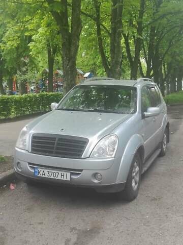 Сірий Cанг Йонг Rexton, об'ємом двигуна 2.7 л та пробігом 305 тис. км за 8400 $, фото 1 на Automoto.ua