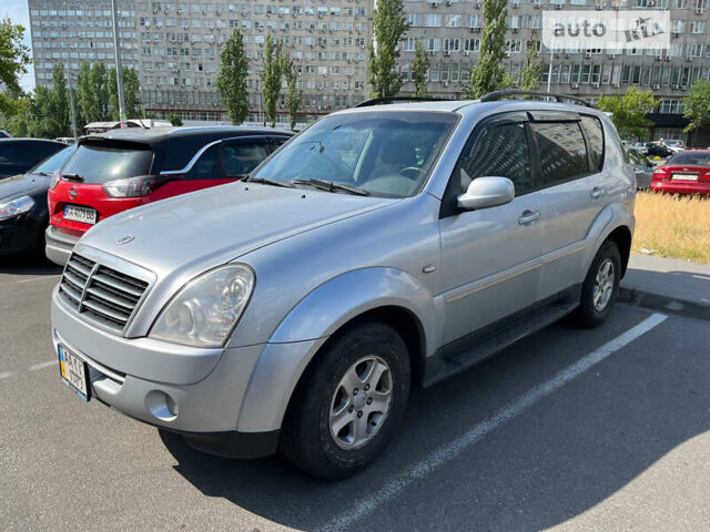 Сірий Cанг Йонг Rexton, об'ємом двигуна 2.7 л та пробігом 147 тис. км за 9000 $, фото 1 на Automoto.ua