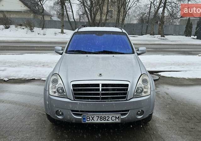 Сірий Cанг Йонг Rexton, об'ємом двигуна 2.7 л та пробігом 166 тис. км за 9000 $, фото 1 на Automoto.ua