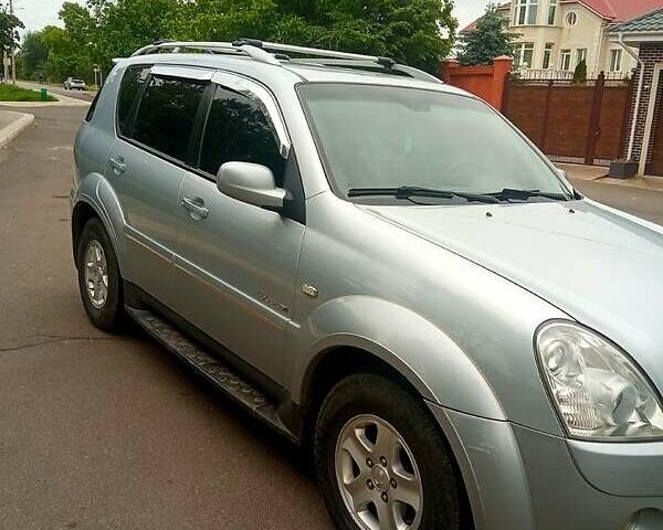 Сірий Cанг Йонг Rexton, об'ємом двигуна 2.7 л та пробігом 168 тис. км за 9350 $, фото 1 на Automoto.ua