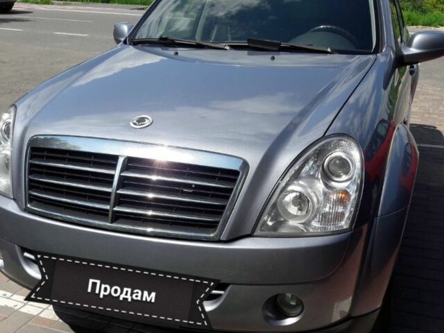 Сірий Cанг Йонг Rexton, об'ємом двигуна 2.7 л та пробігом 150 тис. км за 9200 $, фото 1 на Automoto.ua