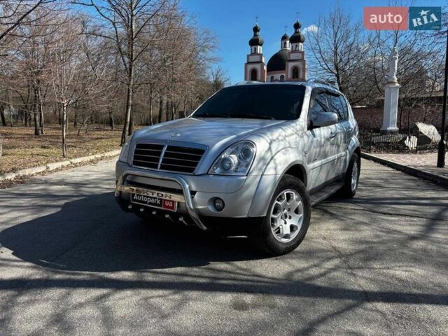 Серый Cанг Йонг Рекстон, объемом двигателя 2.7 л и пробегом 120 тыс. км за 11500 $, фото 1 на Automoto.ua