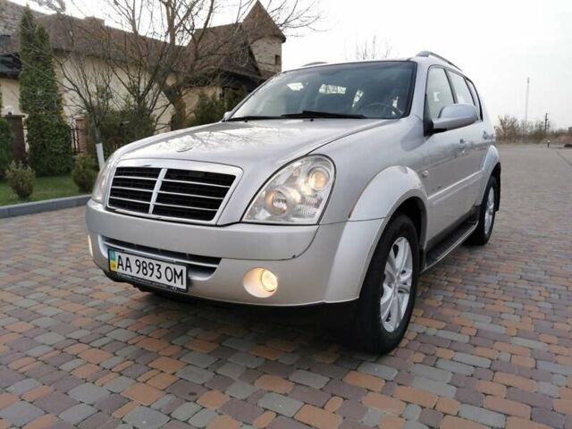 Сірий Cанг Йонг Rexton, об'ємом двигуна 2.7 л та пробігом 149 тис. км за 11500 $, фото 1 на Automoto.ua