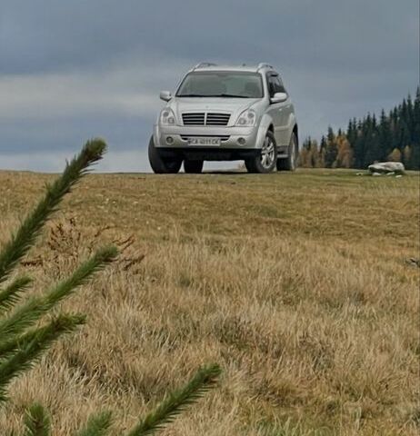 Сірий Cанг Йонг Rexton, об'ємом двигуна 2.7 л та пробігом 158 тис. км за 12500 $, фото 1 на Automoto.ua
