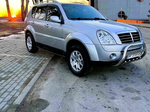 Сірий Cанг Йонг Rexton, об'ємом двигуна 2.7 л та пробігом 1200 тис. км за 11500 $, фото 1 на Automoto.ua