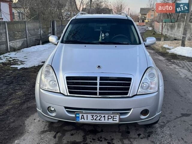 Серый Cанг Йонг Рекстон, объемом двигателя 2.7 л и пробегом 312 тыс. км за 11500 $, фото 1 на Automoto.ua