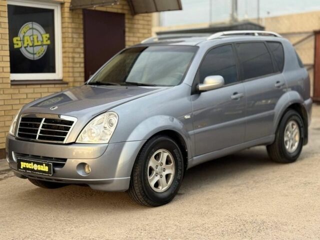 Сірий Cанг Йонг Rexton, об'ємом двигуна 0 л та пробігом 210 тис. км за 7943 $, фото 1 на Automoto.ua