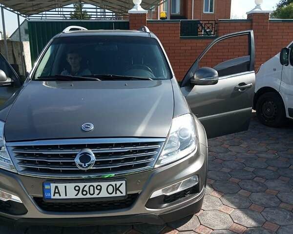 Сірий Cанг Йонг Rexton, об'ємом двигуна 2.7 л та пробігом 129 тис. км за 12200 $, фото 1 на Automoto.ua