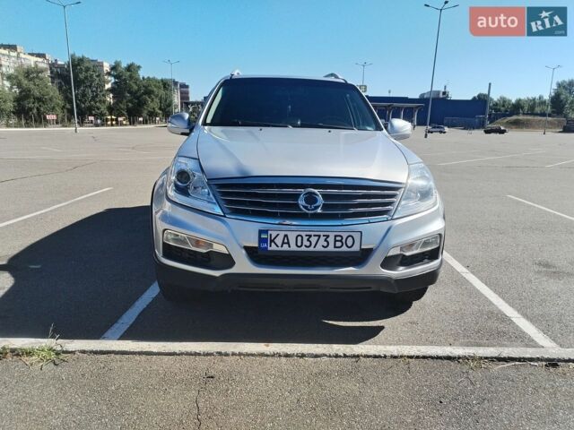 Сірий Cанг Йонг Rexton, об'ємом двигуна 2.7 л та пробігом 136 тис. км за 12000 $, фото 1 на Automoto.ua