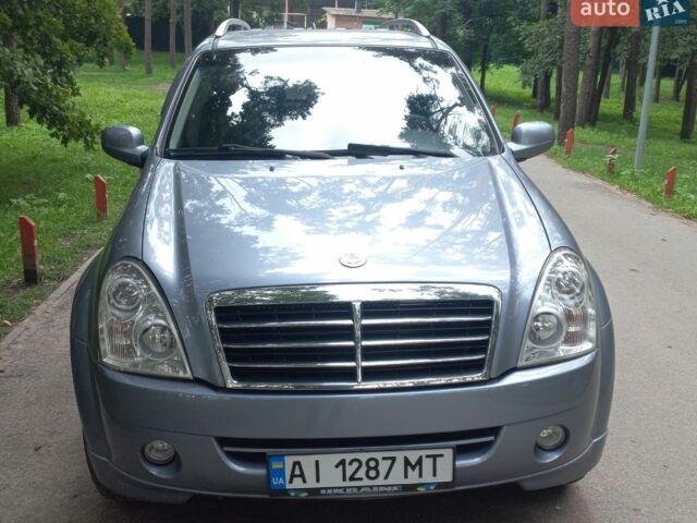 Сірий Cанг Йонг Rexton, об'ємом двигуна 2.7 л та пробігом 130 тис. км за 7999 $, фото 1 на Automoto.ua
