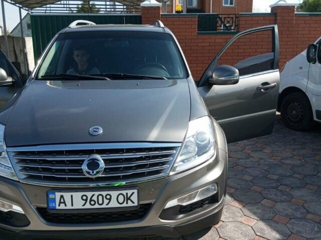 Сірий Cанг Йонг Rexton, об'ємом двигуна 2.7 л та пробігом 135 тис. км за 11900 $, фото 1 на Automoto.ua