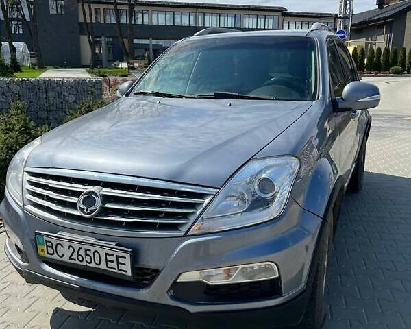 Сірий Cанг Йонг Rexton, об'ємом двигуна 2.7 л та пробігом 160 тис. км за 12500 $, фото 1 на Automoto.ua