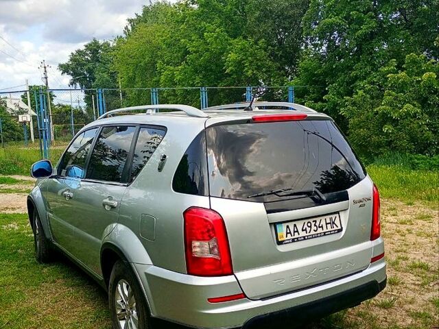 Сірий Cанг Йонг Rexton, об'ємом двигуна 2.7 л та пробігом 180 тис. км за 13000 $, фото 1 на Automoto.ua