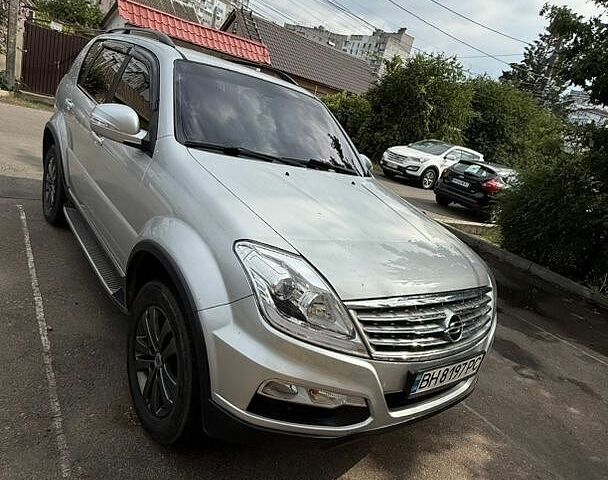 Сірий Cанг Йонг Rexton, об'ємом двигуна 2 л та пробігом 261 тис. км за 11800 $, фото 1 на Automoto.ua