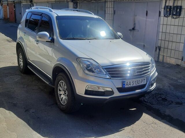 Сірий Cанг Йонг Rexton, об'ємом двигуна 2.7 л та пробігом 202 тис. км за 11500 $, фото 1 на Automoto.ua