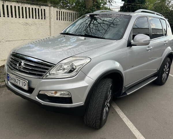 Сірий Cанг Йонг Rexton, об'ємом двигуна 2.7 л та пробігом 153 тис. км за 12300 $, фото 1 на Automoto.ua