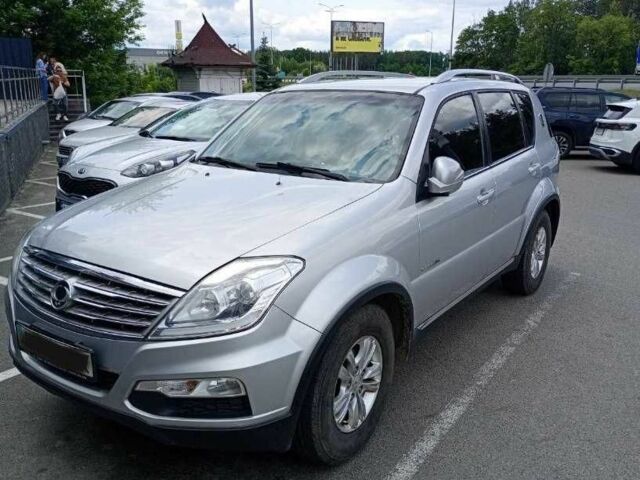 Сірий Cанг Йонг Rexton, об'ємом двигуна 2.7 л та пробігом 180 тис. км за 13000 $, фото 1 на Automoto.ua