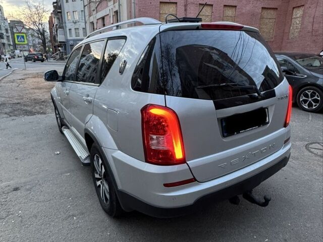 Сірий Cанг Йонг Rexton, об'ємом двигуна 2 л та пробігом 126 тис. км за 11000 $, фото 1 на Automoto.ua