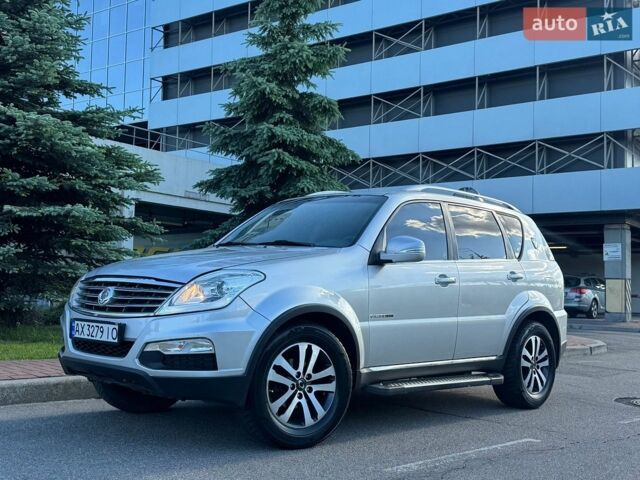 Сірий Cанг Йонг Rexton, об'ємом двигуна 2 л та пробігом 130 тис. км за 9850 $, фото 1 на Automoto.ua