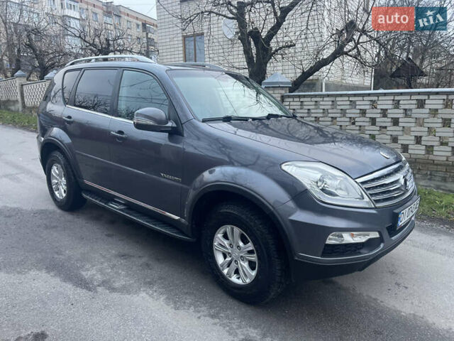 Сірий Cанг Йонг Rexton, об'ємом двигуна 2.2 л та пробігом 200 тис. км за 13900 $, фото 1 на Automoto.ua