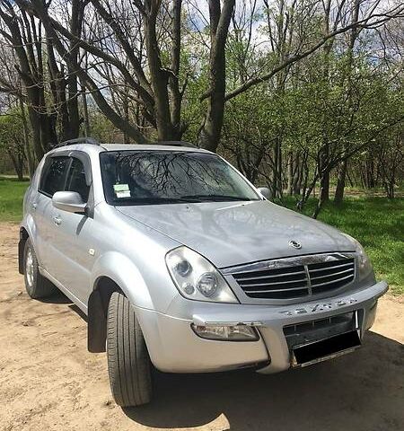 Сірий Cанг Йонг Rexton, об'ємом двигуна 2.3 л та пробігом 140 тис. км за 8500 $, фото 1 на Automoto.ua