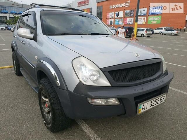 Сірий Cанг Йонг Rexton, об'ємом двигуна 2.8 л та пробігом 190 тис. км за 7300 $, фото 1 на Automoto.ua