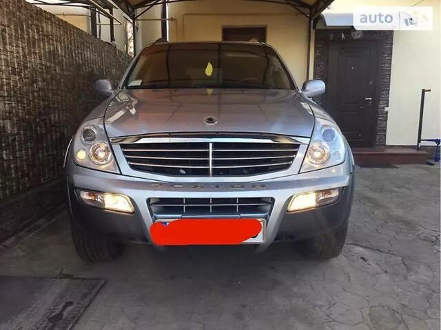 Сірий Cанг Йонг Rexton, об'ємом двигуна 3.2 л та пробігом 87 тис. км за 9700 $, фото 1 на Automoto.ua