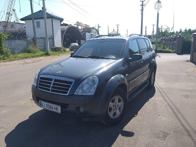 Сірий Cанг Йонг Rexton, об'ємом двигуна 2.7 л та пробігом 180 тис. км за 8900 $, фото 1 на Automoto.ua