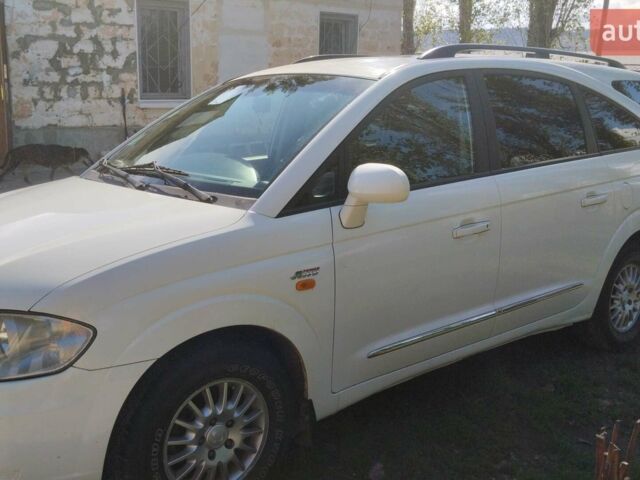 Білий Cанг Йонг Rodius, об'ємом двигуна 2.7 л та пробігом 200 тис. км за 7000 $, фото 1 на Automoto.ua