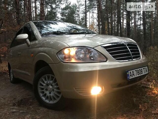 Бежевий Cанг Йонг Rodius, об'ємом двигуна 2.7 л та пробігом 98 тис. км за 13900 $, фото 1 на Automoto.ua