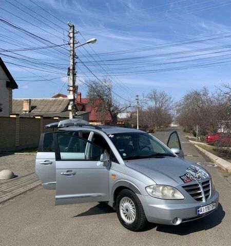 Сірий Cанг Йонг Rodius, об'ємом двигуна 2.7 л та пробігом 300 тис. км за 3250 $, фото 1 на Automoto.ua