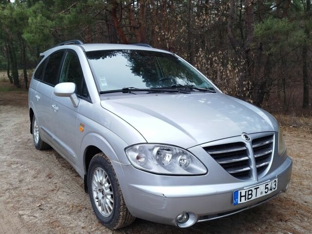 Сірий Cанг Йонг Rodius, об'ємом двигуна 0 л та пробігом 244 тис. км за 2700 $, фото 1 на Automoto.ua