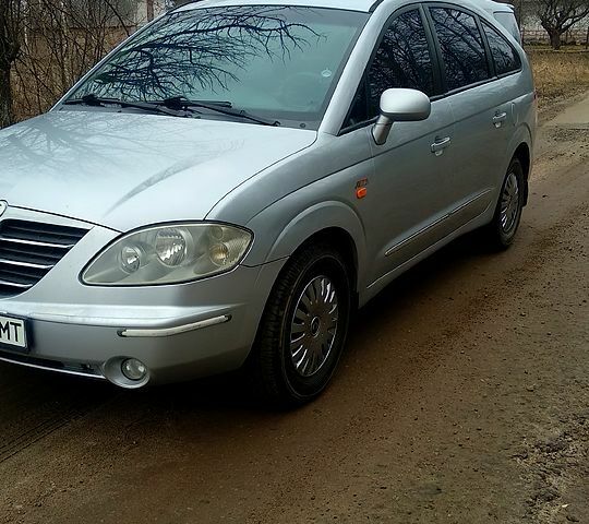 Сірий Cанг Йонг Rodius, об'ємом двигуна 2.7 л та пробігом 220 тис. км за 6500 $, фото 1 на Automoto.ua