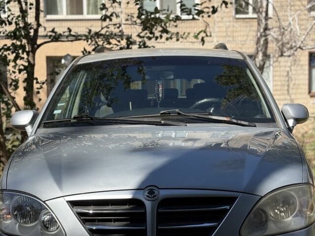 Серый Cанг Йонг Родиус, объемом двигателя 2.7 л и пробегом 240 тыс. км за 4000 $, фото 1 на Automoto.ua